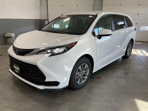 2024 Toyota Sienna LE