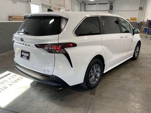 2024 Toyota Sienna LE