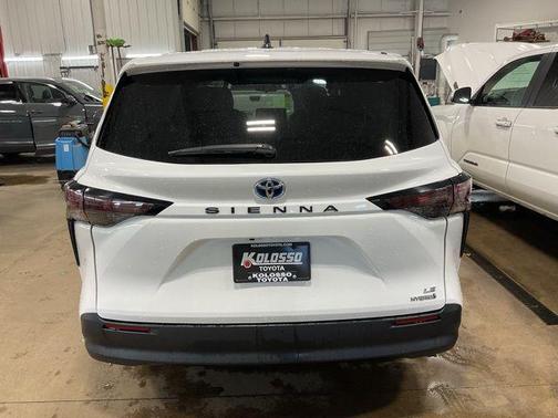 2024 Toyota Sienna LE