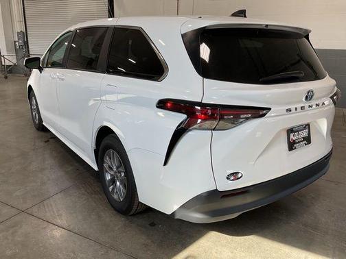 2024 Toyota Sienna LE