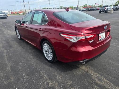 2019 Toyota Camry Hybrid XLE