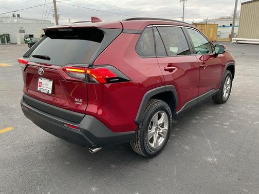 2025 Toyota RAV4 XLE