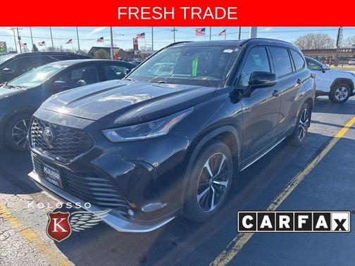 Midnight Black Metallic 2022 Toyota Highlander XSE