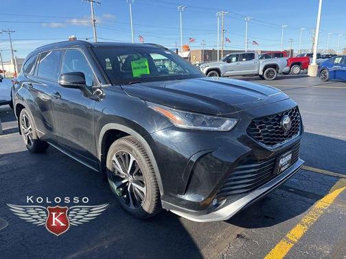 Midnight Black Metallic 2022 Toyota Highlander XSE