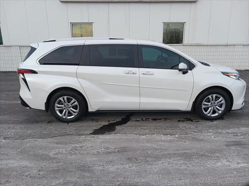 2023 Toyota Sienna Platinum 7 Passenger