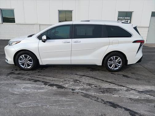 2023 Toyota Sienna Platinum 7 Passenger