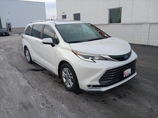 2023 Toyota Sienna Platinum 7 Passenger