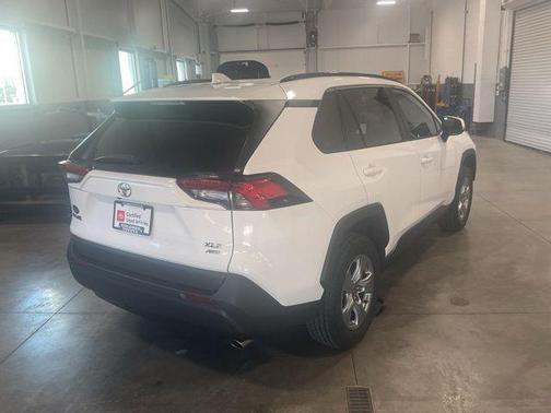 Ice Cap 2024 Toyota RAV4 XLE