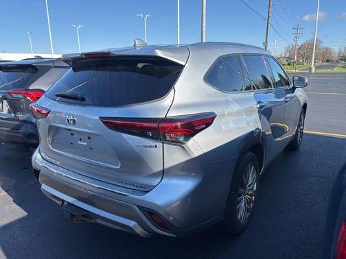 Gray 2020 Toyota Highlander Hybrid Platinum