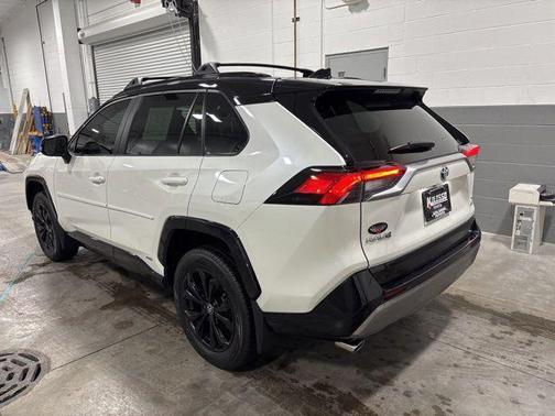 2022 Toyota RAV4 Hybrid SE