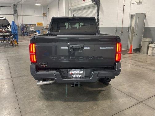 01l7/Ff20 2026 Toyota Tacoma SR5