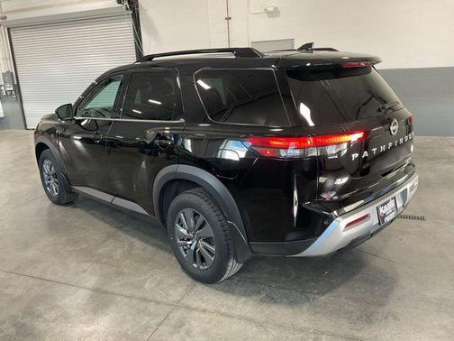 Super Black 2024 Nissan Pathfinder SV