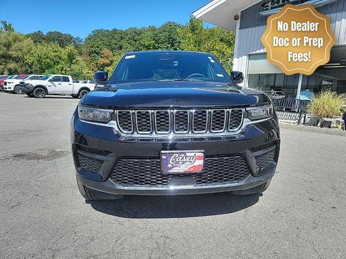 Diamond Black Crystal Pearlcoat 2025 Jeep Grand Cherokee Laredo