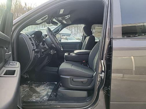 2026 RAM 2500 Tradesman Crew Cab 4x4 6'4' Box