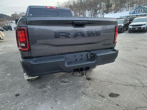 2026 RAM 2500 Tradesman Crew Cab 4x4 6'4' Box