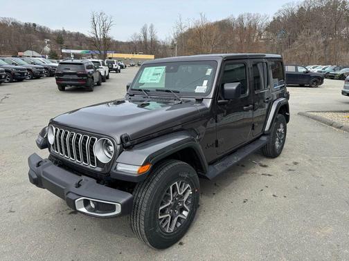 2025 Jeep Wrangler 4-Door Sahara 4x4