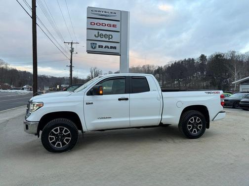 2018 Toyota Tundra SR5