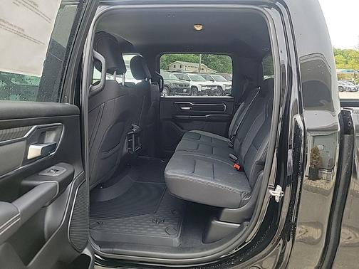 Diamond Black Crystal Pearlcoat 2026 RAM 1500 Big Horn/Lone Star
