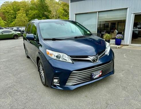 2019 Toyota Sienna XLE