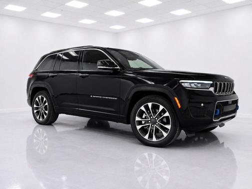 Diamond Black Crystal Pearlcoat 2023 Jeep Grand Cherokee 4xe Overland