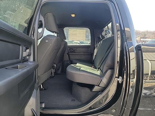 2026 RAM 2500 Tradesman Crew Cab 4x4 6'4' Box