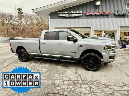 2024 RAM 3500 Laramie Crew Cab 4x4 8' Box