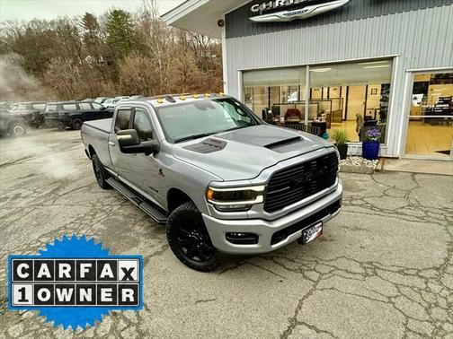 2024 RAM 3500 Laramie Crew Cab 4x4 8' Box