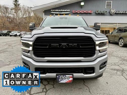 2024 RAM 3500 Laramie Crew Cab 4x4 8' Box