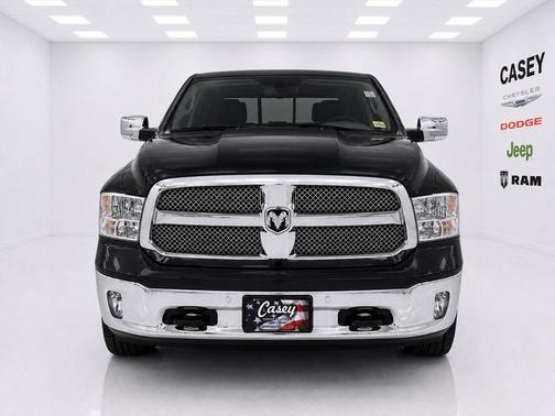 Brilliant Black Crystal Pearlcoat 2018 RAM 1500 ST