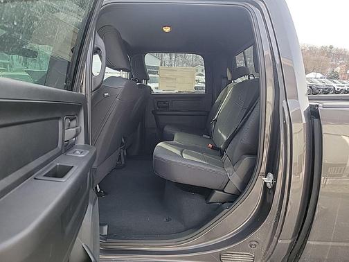 2026 RAM 2500 Tradesman Crew Cab 4x4 6'4' Box