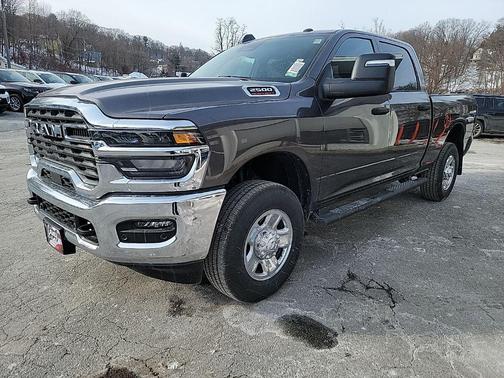 2026 RAM 2500 Tradesman Crew Cab 4x4 6'4' Box