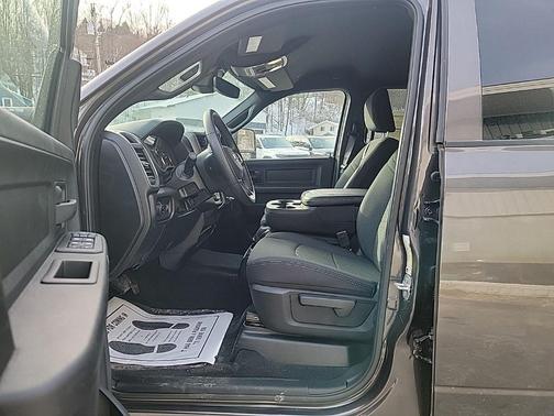 2026 RAM 2500 Tradesman Crew Cab 4x4 6'4' Box