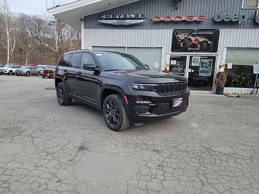 Diamond Black Crystal Pearlcoat 2025 Jeep Grand Cherokee Limited