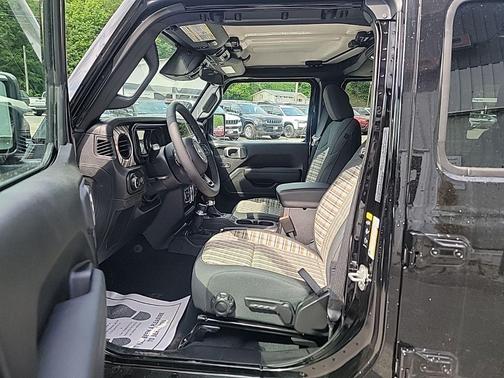 Black Clearcoat 2026 Jeep Wrangler 85th Anniversary