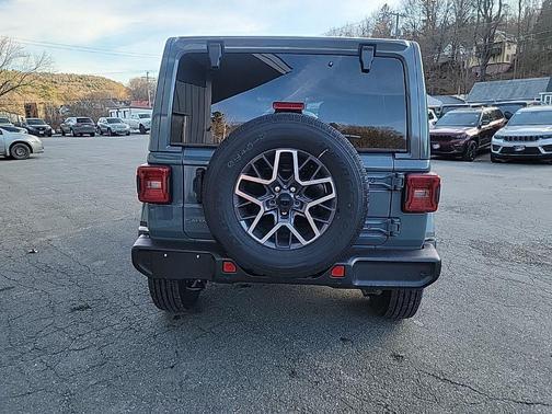 2026 Jeep Wrangler 4-Door Sahara 4x4