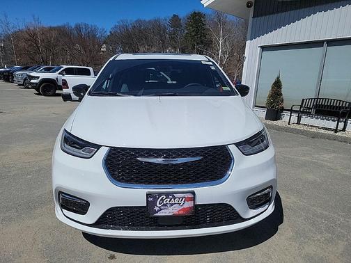 Bright White Clearcoat 2026 Chrysler Pacifica L