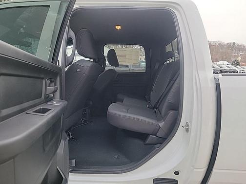 2026 RAM 2500 Tradesman Crew Cab 4x4 6'4' Box