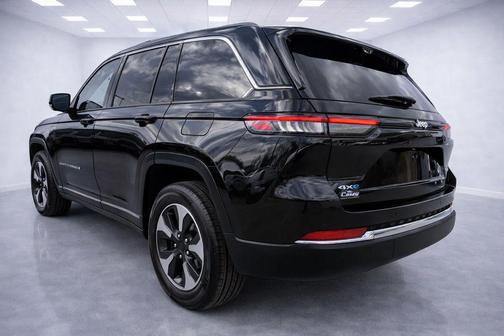Diamond Black Crystal Pearlcoat 2024 Jeep Grand Cherokee 4xe Base