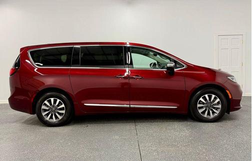 2023 Chrysler Pacifica Hybrid Limited