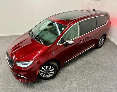 2023 Chrysler Pacifica Hybrid Limited