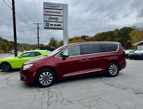 2023 Chrysler Pacifica Hybrid Limited