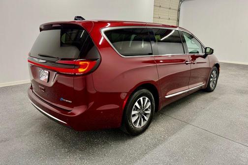 2023 Chrysler Pacifica Hybrid Limited