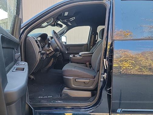 2024 RAM 2500 Tradesman Crew Cab 4x4 6'4' Box