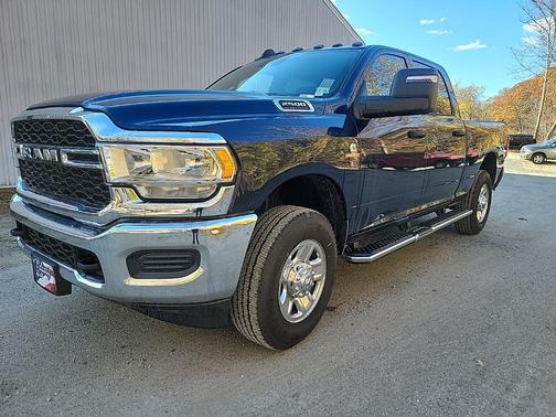 2024 RAM 2500 Tradesman Crew Cab 4x4 6'4' Box