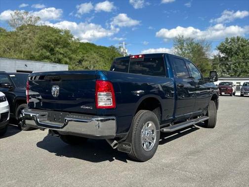 2024 RAM 2500 Tradesman Crew Cab 4x4 6'4' Box