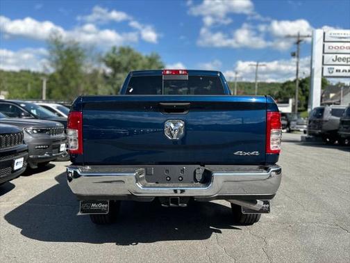 2024 RAM 2500 Tradesman Crew Cab 4x4 6'4' Box
