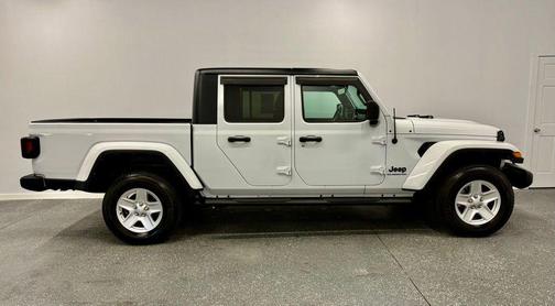 2022 Jeep Gladiator Sport S