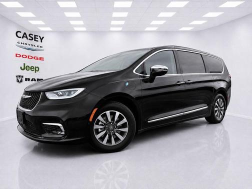 Brilliant Black Crystal Pearlcoat 2023 Chrysler Pacifica Hybrid Limited