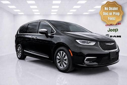 Brilliant Black Crystal Pearlcoat 2023 Chrysler Pacifica Hybrid Limited