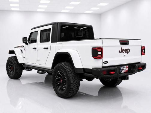 Bright White Clearcoat 2021 Jeep Gladiator Rubicon